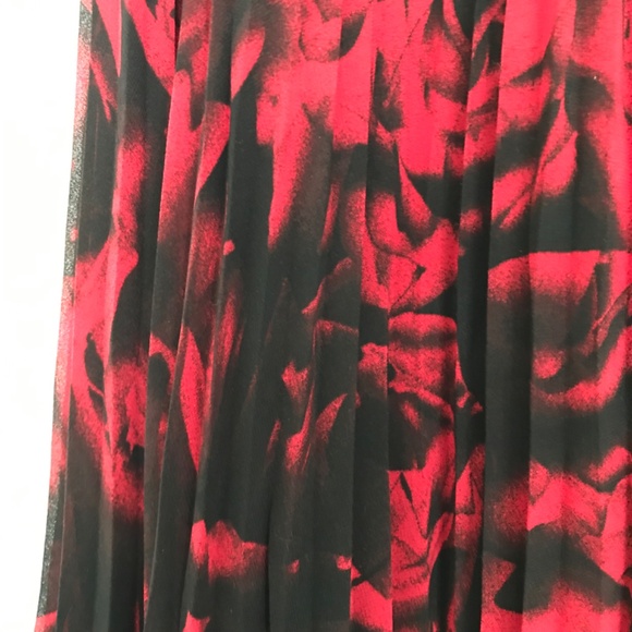 NWT Ricki’s Pleated Floral Midi Skirt S Black Red - Picture 3 of 9